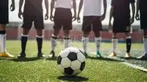 韦世豪定位球射门角度刁钻，国足攻势被防守球员化解